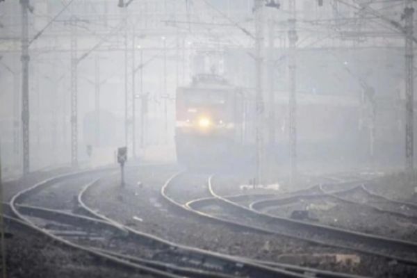 14 Delhi-bound trains delayed due to fog 14 Delhi-bound trains delayed due to fog