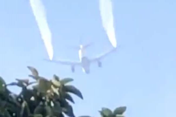 17 Children Injured As Plane Dumps Fuel On School Playground Near LA 17 Children Injured As Plane Dumps Fuel On School Playground Near LA