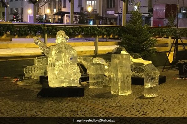 2-Year-Old Dies After Ice Sculpture Falls On Him During Family Christmas Vacation News Image