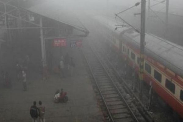21 trains running late due to low visibility in the Northern Railway region 21 trains running late due to low visibility in the Northern Railway region