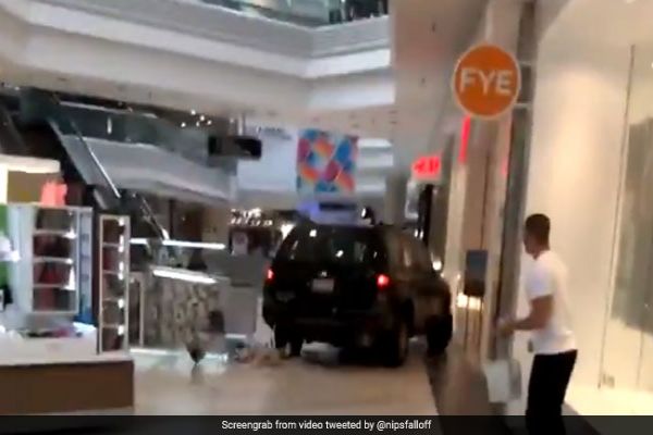 22-Year-Old Drove SUV Around Kiosks, Crashed Into Walls At US Mall News Image