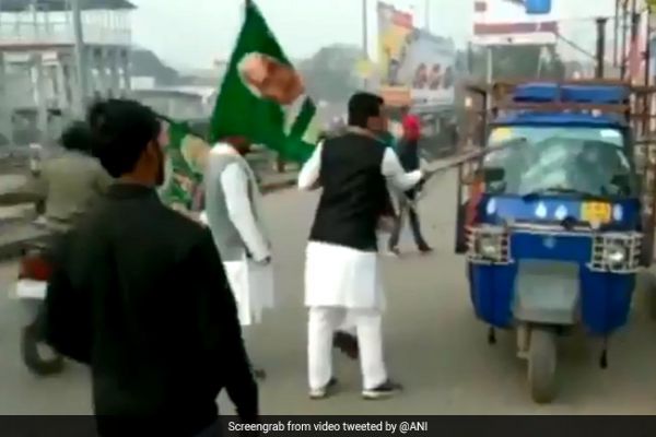 3 Rashtriya Janata Dal Members Expelled For Vandalising Auto-Rickshaw 3 Rashtriya Janata Dal Members Expelled For Vandalising Auto-Rickshaw