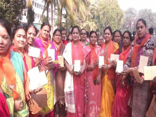 42,000 postcards in support of CAA sent to PM Modi from Vadodara 42,000 postcards in support of CAA sent to PM Modi from Vadodara