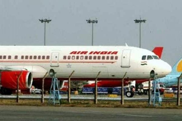 Air India Distributes 30,000 National Flags To Passengers On Republic Day Air India Distributes 30,000 National Flags To Passengers On Republic Day