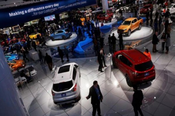 Americans keep buying cars, but coronavirus concerns loom over industry Americans keep buying cars, but coronavirus concerns loom over industry