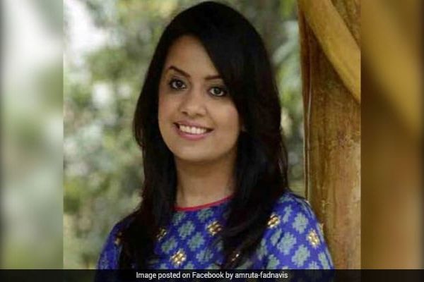 Amruta Fadnavis Takes Dig At Uddhav Thackeray Over His Leadership Amruta Fadnavis Takes Dig At Uddhav Thackeray Over His Leadership