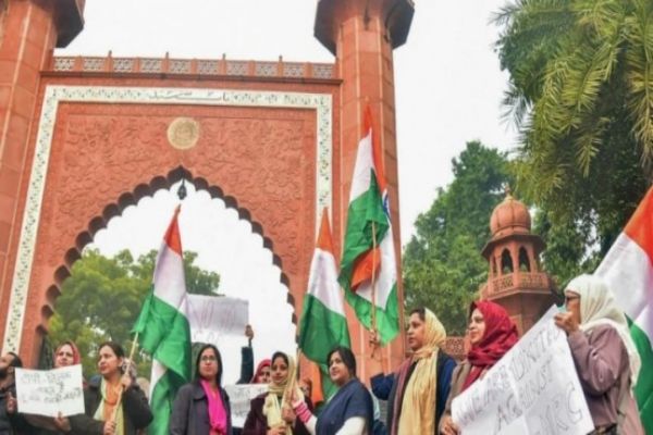 AMU Vice-Chancellor to file FIR against police for December 15 AMU Vice-Chancellor to file FIR against police for December 15