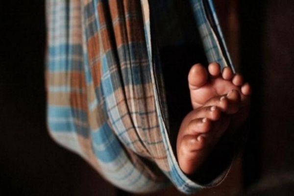 Andhra woman gives birth on road with help from locals after hospital turns her away Andhra woman gives birth on road with help from locals after hospital turns her away