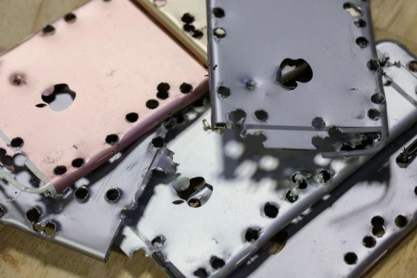 Apple pushes recycling of iPhone with 'Daisy' robot Apple pushes recycling of iPhone with 'Daisy' robot