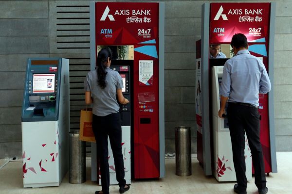 Banks cannot charge for failed transactions, balance enquiry: RBI News Image