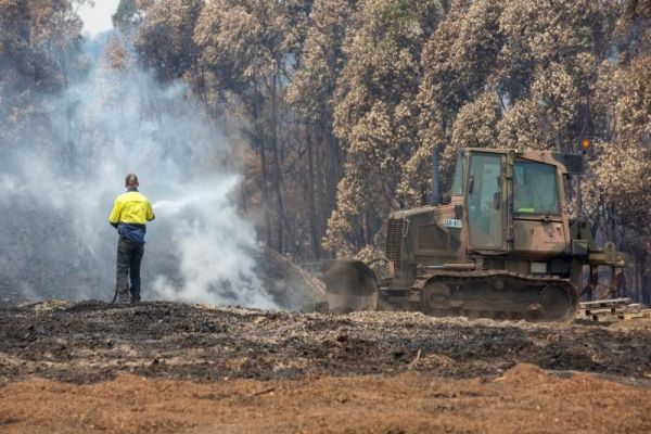 Australian PM proposes high-powered inquiry into bushfires response Australian PM proposes high-powered inquiry into bushfires response