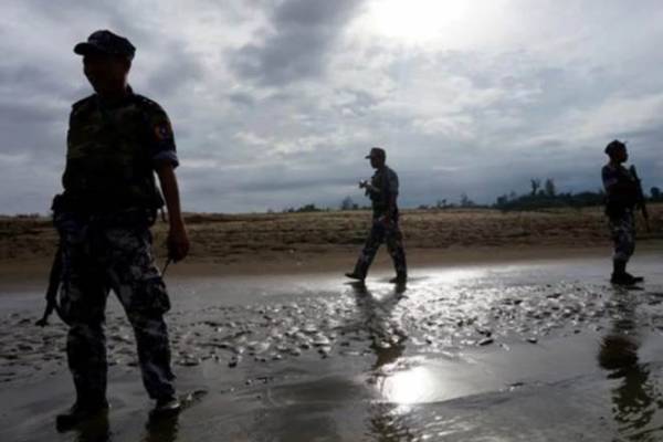 Bangladeshis attack Indian border outpost; 1 BSF jawan injured Bangladeshis attack Indian border outpost; 1 BSF jawan injured