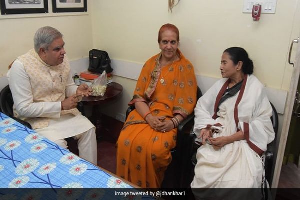 Bengal Governor, Mamata Banerjee Swap Stinkers Over Citizenship Protests News Image