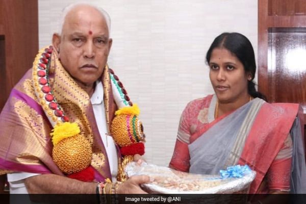 Bengaluru Mayor Wraps BS Yediyurappa's Gift In Plastic, Asked To Pay Up News Image