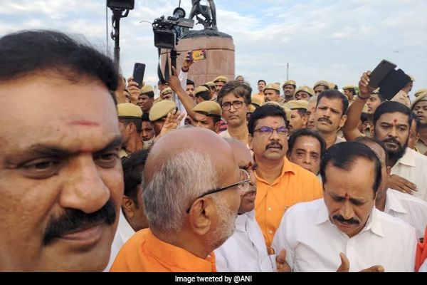 BJP Leaders Take Out Protest In Chennai To Seek Orator's Arrest, Detained News Image