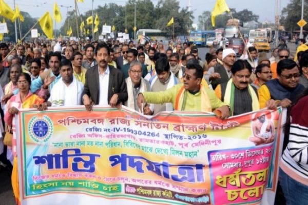 Brahmin priests hit Kolkata streets against CAA Brahmin priests hit Kolkata streets against CAA