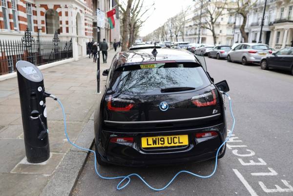 Britain's 2035 ban on new combustion car sales puts jobs at risk Britain's 2035 ban on new combustion car sales puts jobs at risk