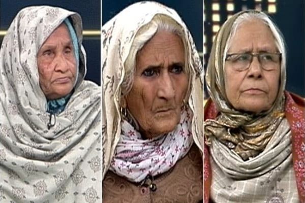 CAA Protests: In Biting Cold, 'Dadis' Of Delhi's Shaheen Bagh Protest Citizenship Law CAA Protests: In Biting Cold, 'Dadis' Of Delhi's Shaheen Bagh Protest Citizenship Law