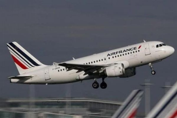 Child, 10, Found Dead In Undercarriage Of Plane At Paris Airport: Report Child, 10, Found Dead In Undercarriage Of Plane At Paris Airport: Report