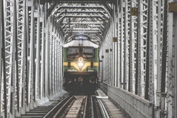 CR, WR to run special late night services on Dec 31 CR, WR to run special late night services on Dec 31