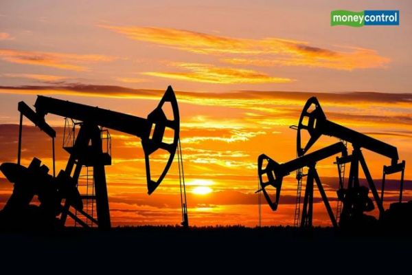 Crude oil futures fall on weak global cues News Image