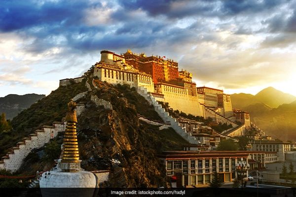 Dalai Lama's Patola Palace Shut Over Coronavirus, Tibetans Question China Dalai Lama's Patola Palace Shut Over Coronavirus, Tibetans Question China