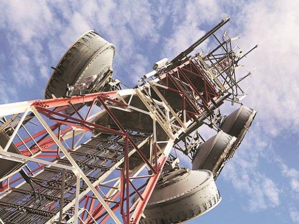 DCC clears Rs 5.22 lakh cr spectrum sale plan; auction in March-April DCC clears Rs 5.22 lakh cr spectrum sale plan; auction in March-April