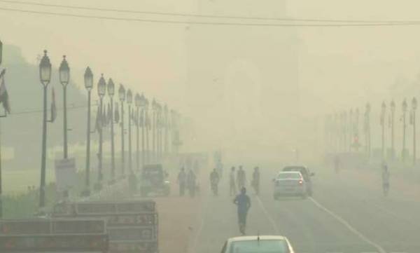 Delhi air quality remains in severe zone; AQI at 448 Delhi air quality remains in severe zone; AQI at 448