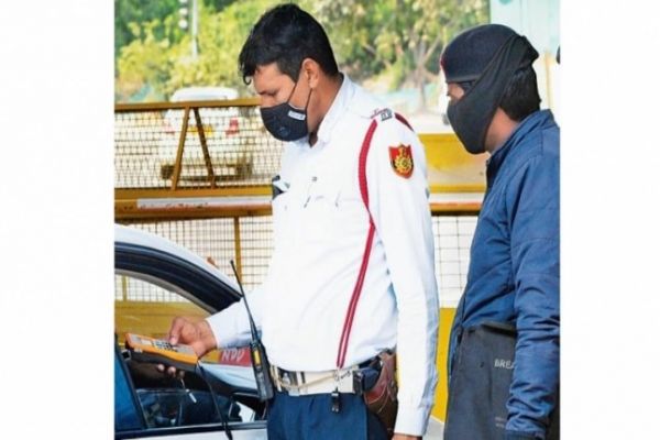 Delhi cops fine Rs 2,000 to curb Holi hooliganism Delhi cops fine Rs 2,000 to curb Holi hooliganism
