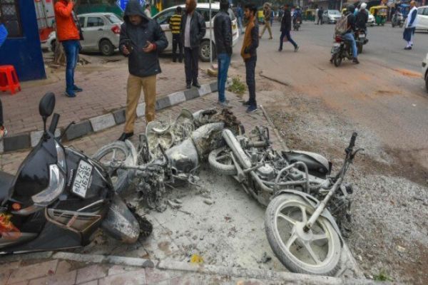 Delhi Police announces Rs 1 lakh reward for info on Jamia violence accused Delhi Police announces Rs 1 lakh reward for info on Jamia violence accused