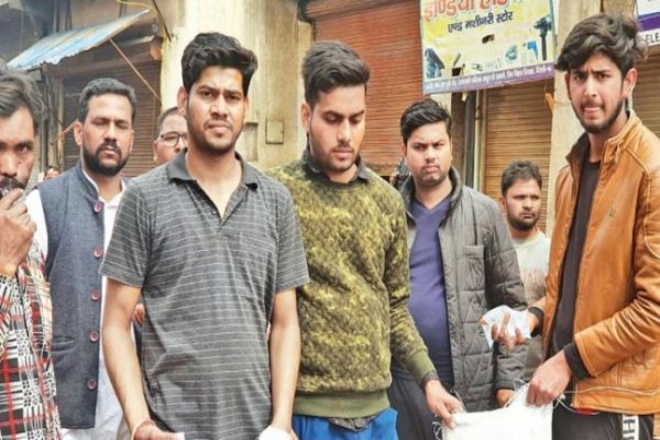 Delhi violence: In Shiv Vihar, youth come to victims help Delhi violence: In Shiv Vihar, youth come to victims help