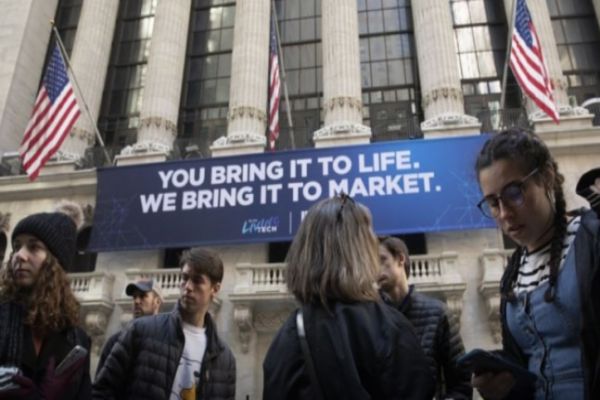 Dow sinks 1,600 points as fear of coronavirus fallout grips market Dow sinks 1,600 points as fear of coronavirus fallout grips market
