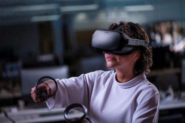 Facebook warns of hit to Oculus production from cornonavirus Facebook warns of hit to Oculus production from cornonavirus