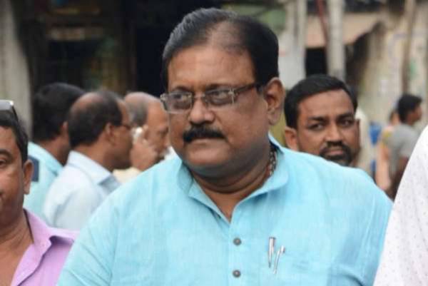 Facing Students' Protest, WB Minister Describes Them as 'Dogs' Facing Students' Protest, WB Minister Describes Them as 'Dogs'