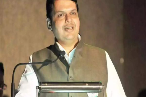 Fadnavis govt didn't submit grant utilisation certs: CAG Fadnavis govt didn't submit grant utilisation certs: CAG