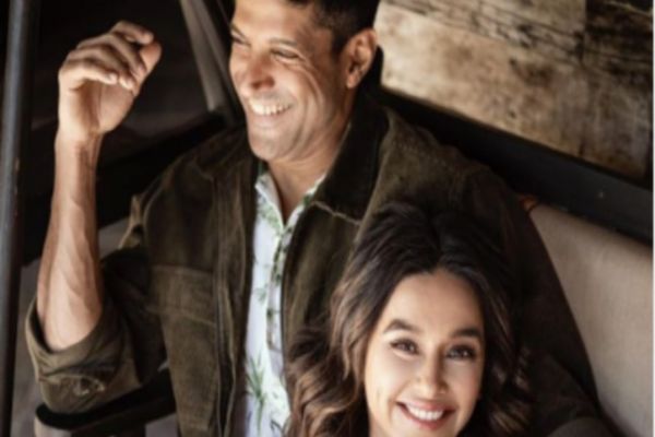 Farhan Akhtar and Shibani Dandekar celebrate two-year anniversary with loved up pic Farhan Akhtar and Shibani Dandekar celebrate two-year anniversary with loved up pic