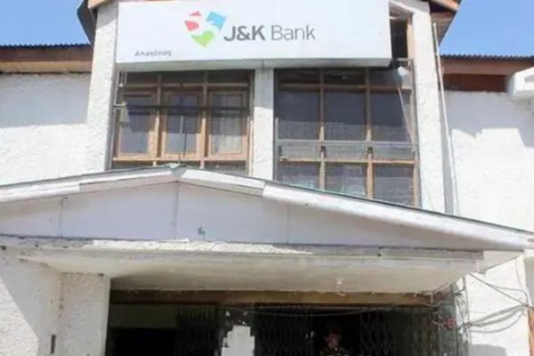 Rs.1,100cr loan fraud: FIR against former chief of J&K Bank, 23 others Rs.1,100cr loan fraud: FIR against former chief of J&K Bank, 23 others