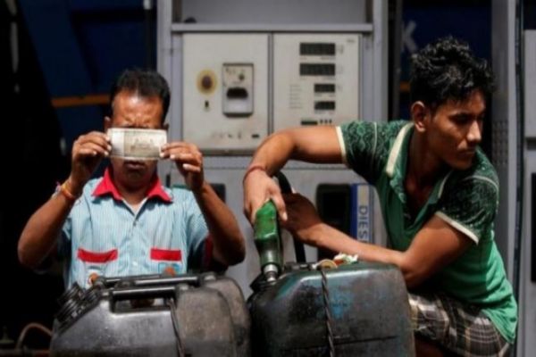 Fuel prices cut for fifth consecutive day on Monday Fuel prices cut for fifth consecutive day on Monday