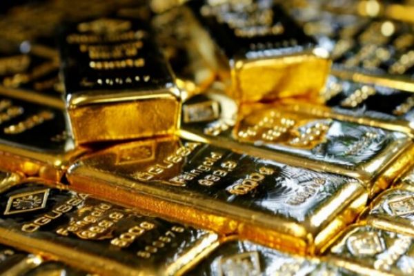 Gold drops Rs 128, silver prices plunge Rs 700 Gold drops Rs 128, silver prices plunge Rs 700