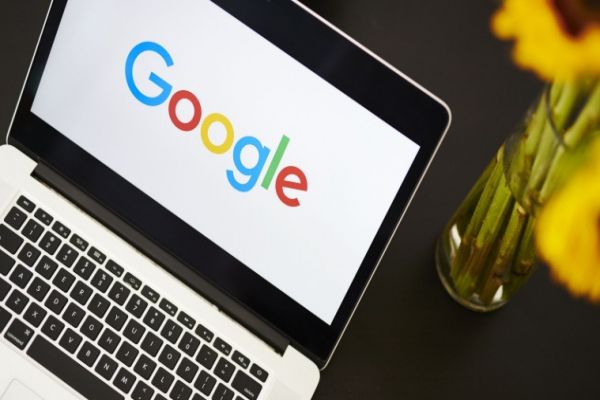 Google engineers find security flaws in Apple's Safari web browser Google engineers find security flaws in Apple's Safari web browser