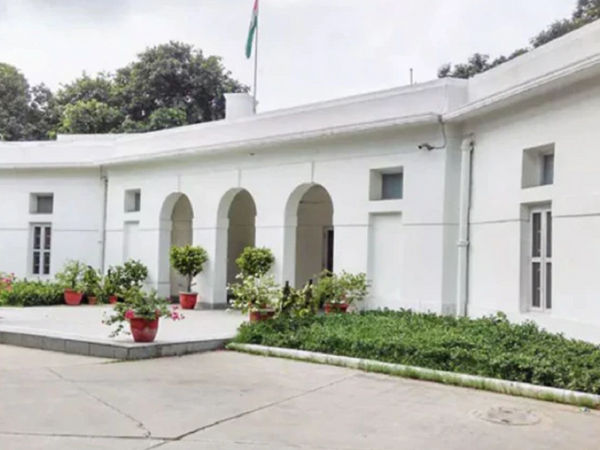 Govt spent Rs.193cr to renovate, repair bungalows of MPs in last 4 yrs News Image