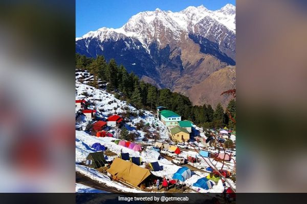 Heavy Snowfall Causes Water Supply, Electricity Disruption In Uttarakhand Heavy Snowfall Causes Water Supply, Electricity Disruption In Uttarakhand