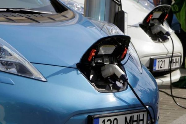 HPCL sets up first EV charging station in Gujarat at Vadodara HPCL sets up first EV charging station in Gujarat at Vadodara