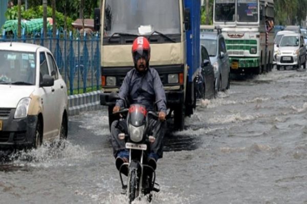 IMD issues heavy rainfall alert for Gujarat News Image