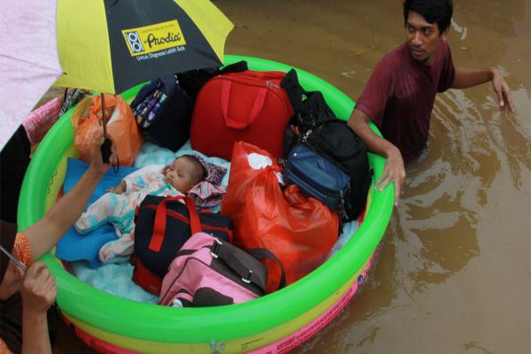 Indonesia New Year flood death toll doubles to 18: official Indonesia New Year flood death toll doubles to 18: official