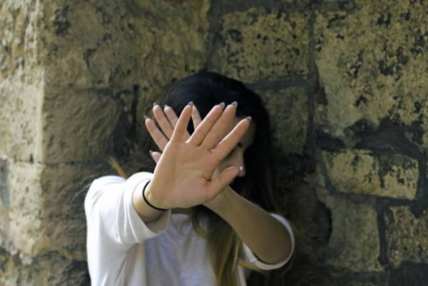 IPS officer booked for 'molesting' colleague's teenage daughter IPS officer booked for 'molesting' colleague's teenage daughter