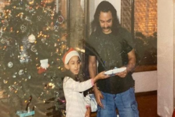 Ira Khan plays perfect helper to Santa Claus dad Aamir in throwback pic Ira Khan plays perfect helper to Santa Claus dad Aamir in throwback pic