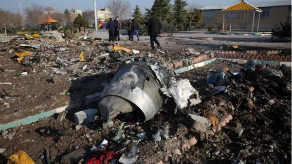 Iran plane crash: Airliner 'was trying to return to airport' Iran plane crash: Airliner 'was trying to return to airport'