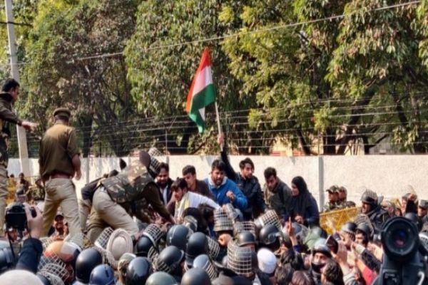 Jamia students, Delhi Police face off over anti-CAA march to Parliament Jamia students, Delhi Police face off over anti-CAA march to Parliament