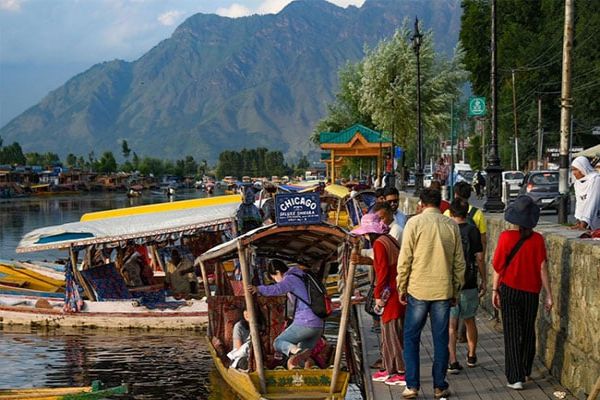 Jammu And Kashmir Reopens To Tourists After 2 Months, All Help Assured News Image